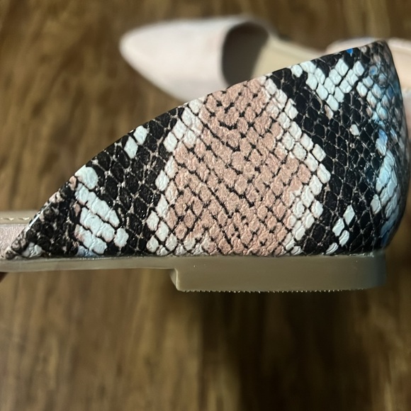 JustFab Maya flats (soft pink, blue/pink/white/black animal print back) - Picture 4 of 5